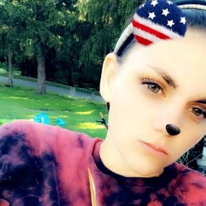 Meet your Posher, Cynthia